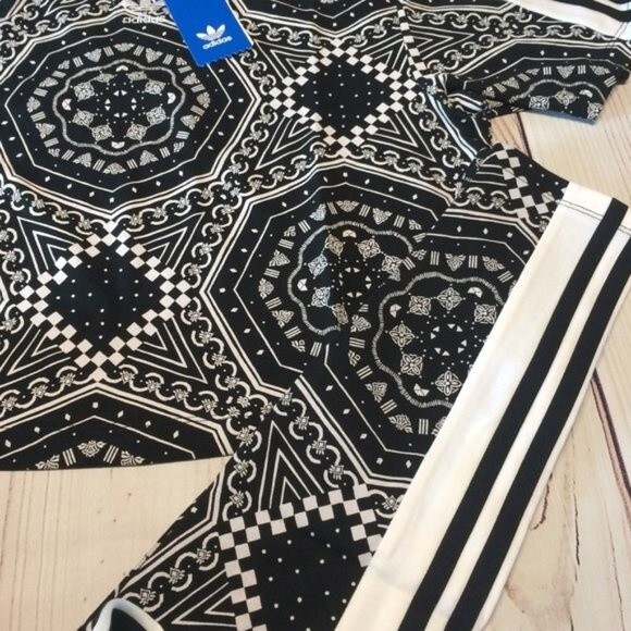 Adidas Originals 3 Stripe Outfit Set NWT Size Small - Picture 11 of 11